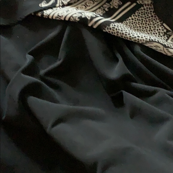 Black and creme print blouse. - Picture 5 of 5